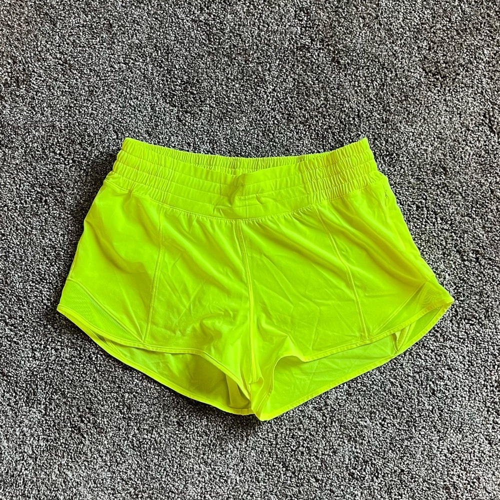 Lululemon Hotty Hot HR 2.5” Short Yellow Size 6
